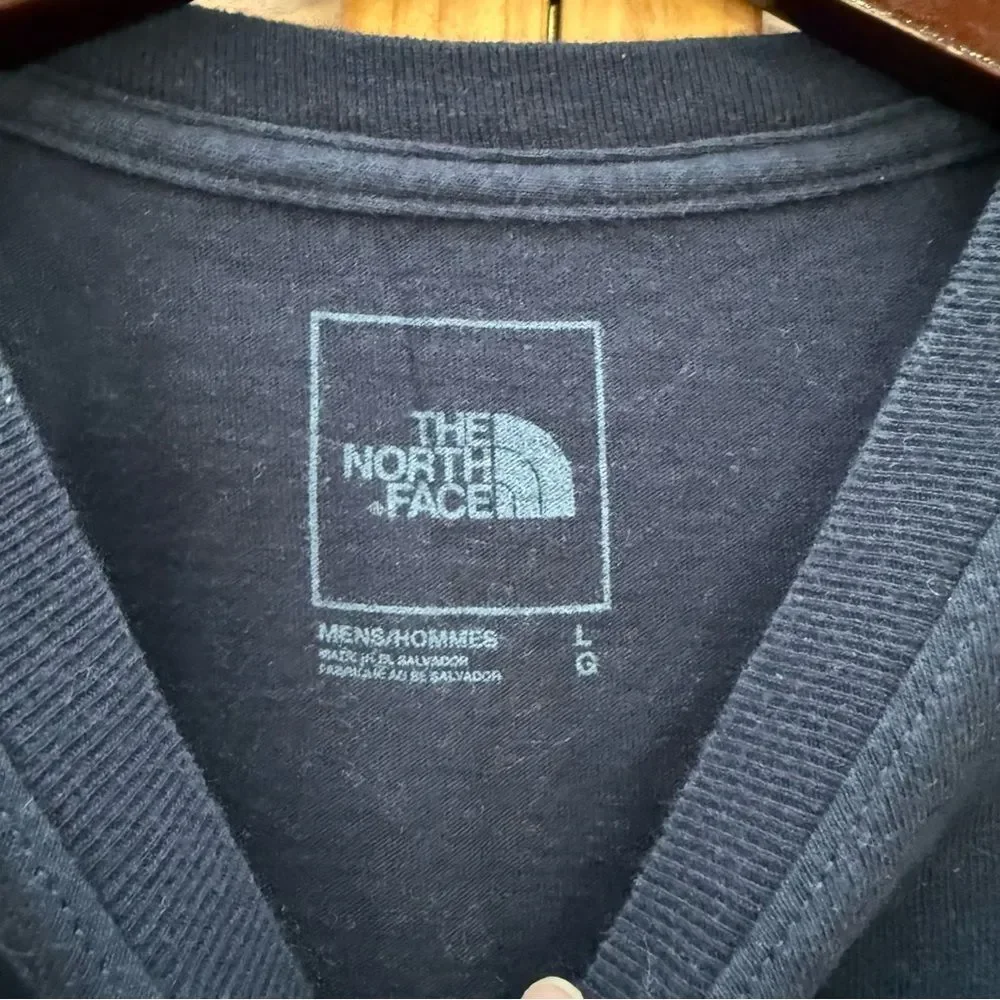 The North Face Men's Navy Blue Short Sleeve Tee size large